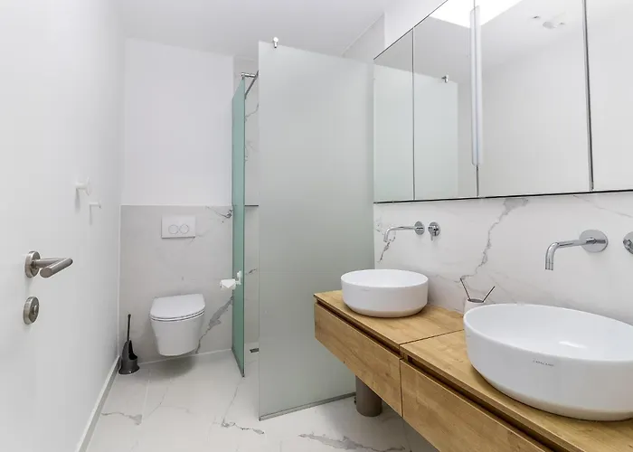 Justina Apartman Pakostane